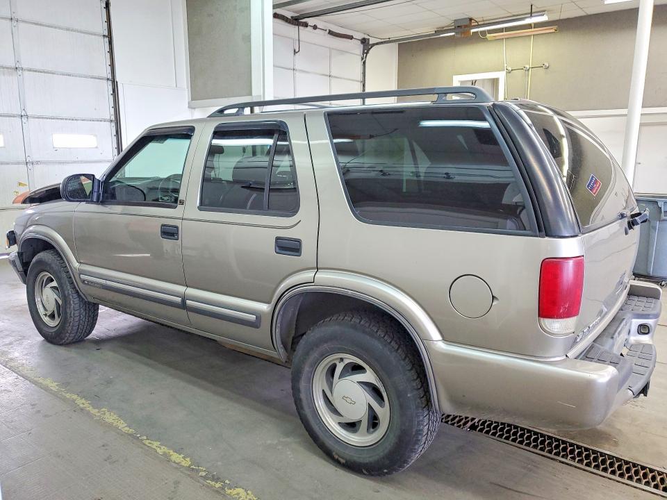 Photo 2 from auction – 2000 CHEVROLET BLAZER with VIN 1GNDT13W0Y2115686