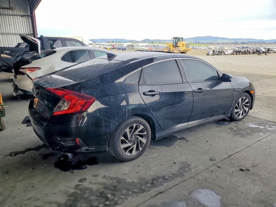 Photo 3 from auction – 2017 HONDA CIVIC EX with VIN 19XFC2F70HE204060