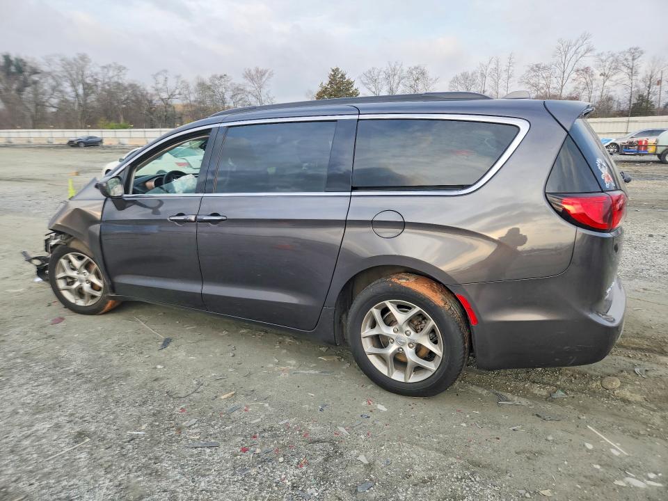 Photo 2 from auction – 2019 CHRYSLER PACIFICA with VIN 2C4RC1FG9KR703775