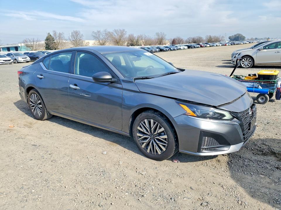 Photo 4 from auction – 2025 NISSAN ALTIMA with VIN 1N4BL4DV5SN358820