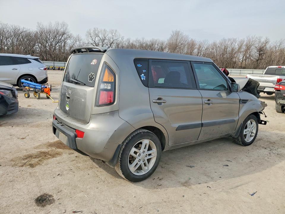 Photo 3 from auction – 2011 KIA SOUL with VIN KNDJT2A20B7230798