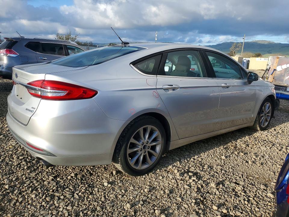Photo 3 from auction – 2017 FORD FUSION with VIN 3FA6P0LUXHR374248