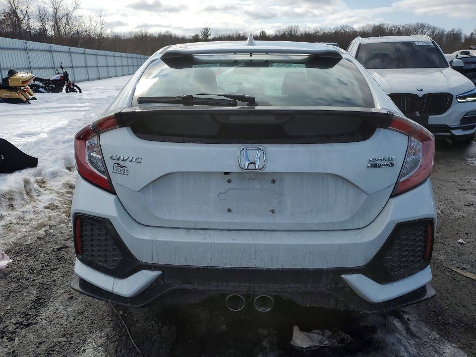 Photo 6 from auction – 2018 HONDA CIVIC SPOR with VIN SHHFK7H95JU419074