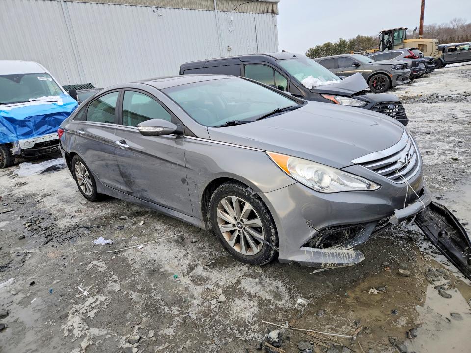 Photo 4 from auction – 2014 HYUNDAI SONATA SE with VIN 5NPEC4AB6EH912453
