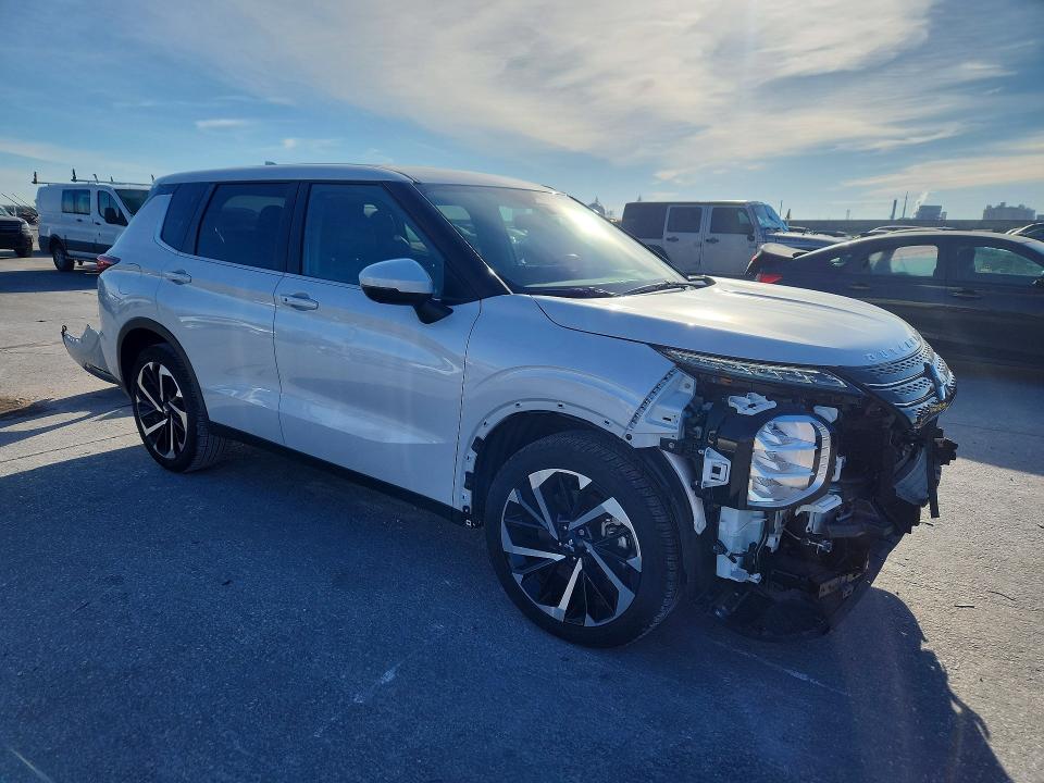 Photo 4 from auction – 2024 MITSUBISHI OUTLANDER with VIN JA4J3VA80RZ077337