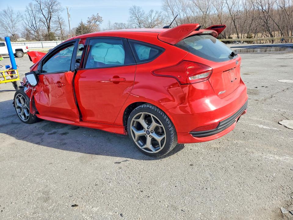 Photo 2 from auction – 2015 FORD FOCUS with VIN 1FADP3L99FL241139