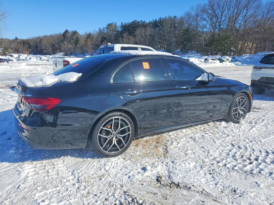 Photo 3 from auction – 2022 MERCEDES-BENZ E with VIN W1KZF8DB7NB072315