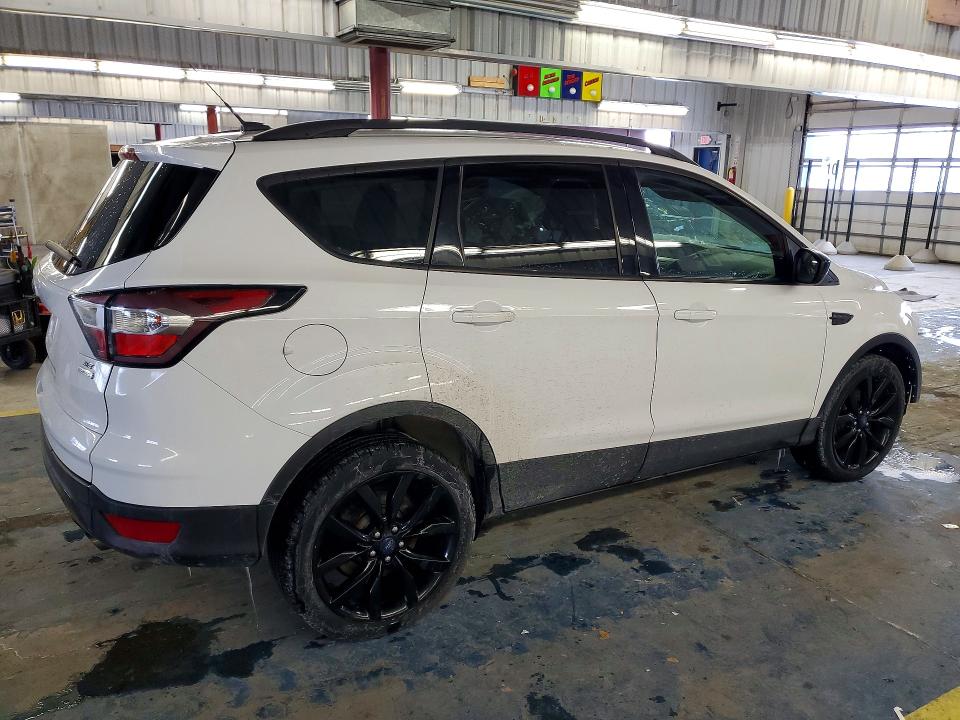 Photo 3 from auction – 2017 FORD ESCAPE with VIN 1FMCU0GD3HUD27373