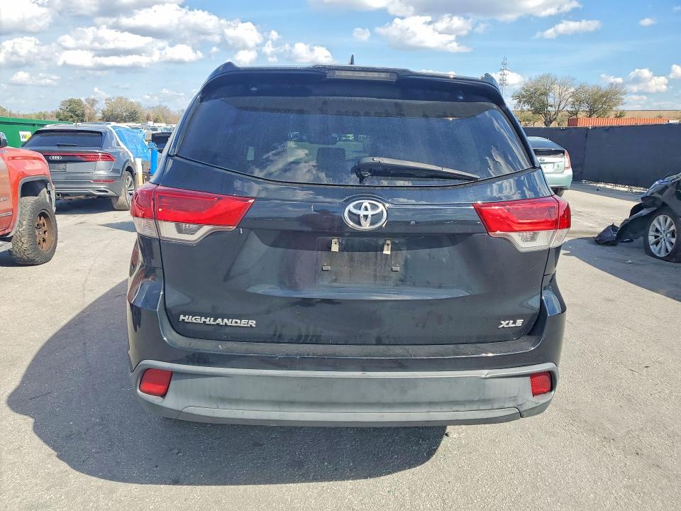 Photo 6 from auction – 2017 TOYOTA HIGHLANDER with VIN 5TDKZRFH3HS525529