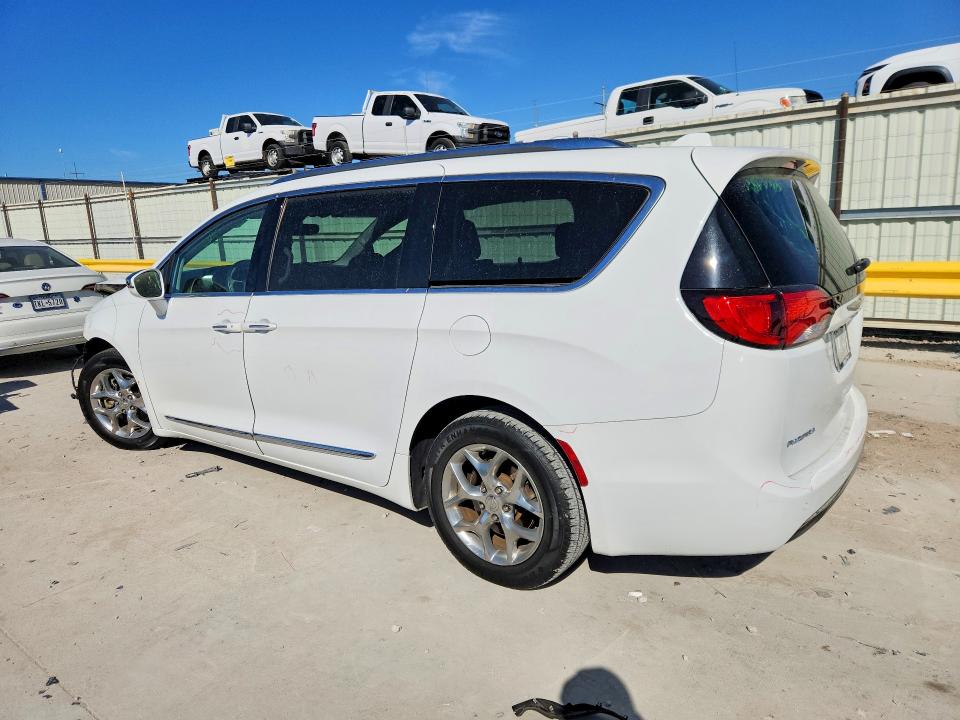 Photo 2 from auction – 2018 CHRYSLER PACIFICA with VIN 2C4RC1GG3JR272234