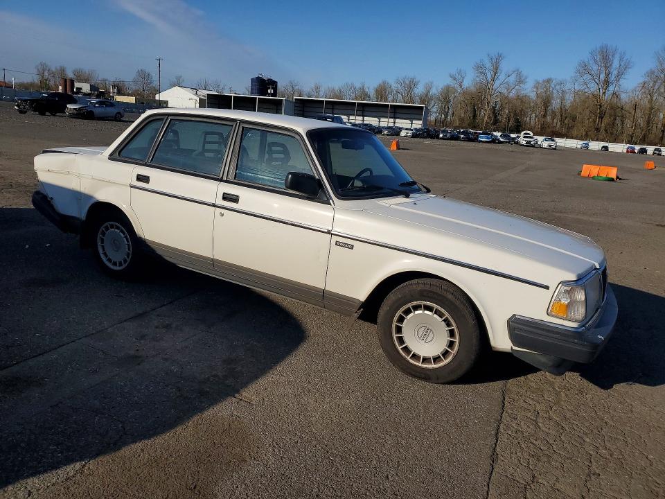 Photo 4 from auction – 1993 VOLVO 240 with VIN YV1AS8808P1484192