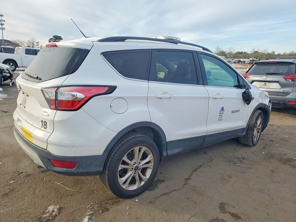 Photo 3 from auction – 2018 FORD ESCAPE with VIN 1FMCU9GD1JUB65897