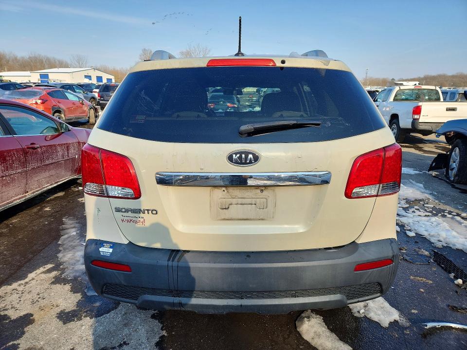 Photo 6 from auction – 2011 KIA SORENTO BA with VIN 5XYKTDA29BG070567