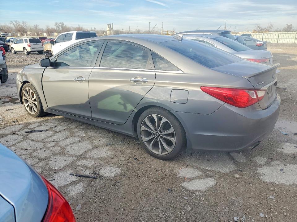 Photo 2 from auction – 2013 HYUNDAI SONATA SE with VIN 5NPEC4AB1DH676096