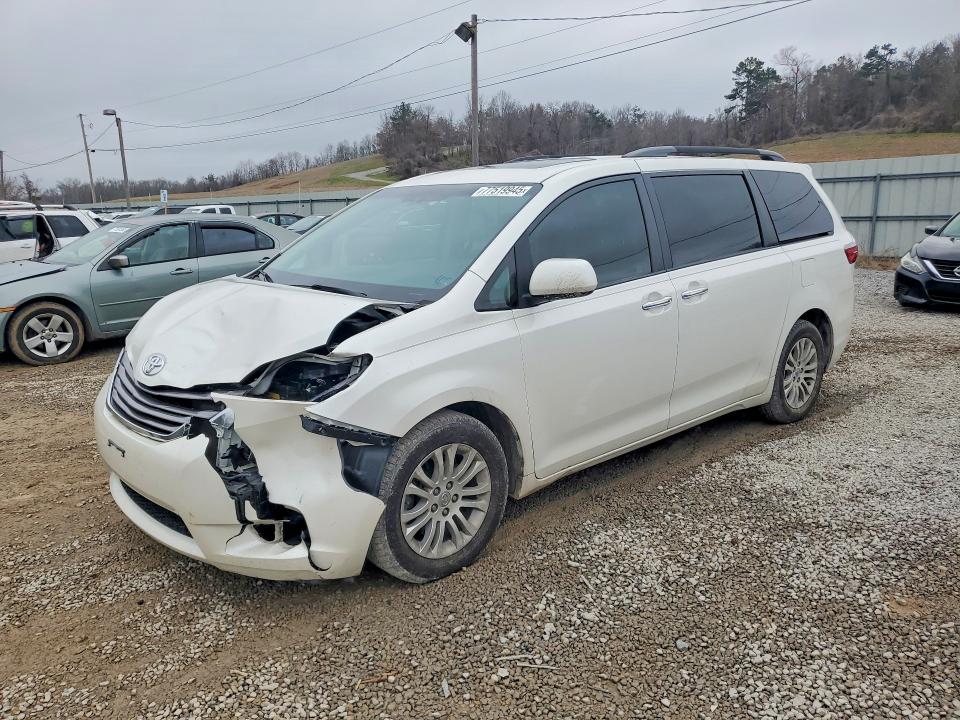 TOYOTA SIENNA XLE 2017 with VIN 5TDYZ3DC5HS858023 - Photo from auction