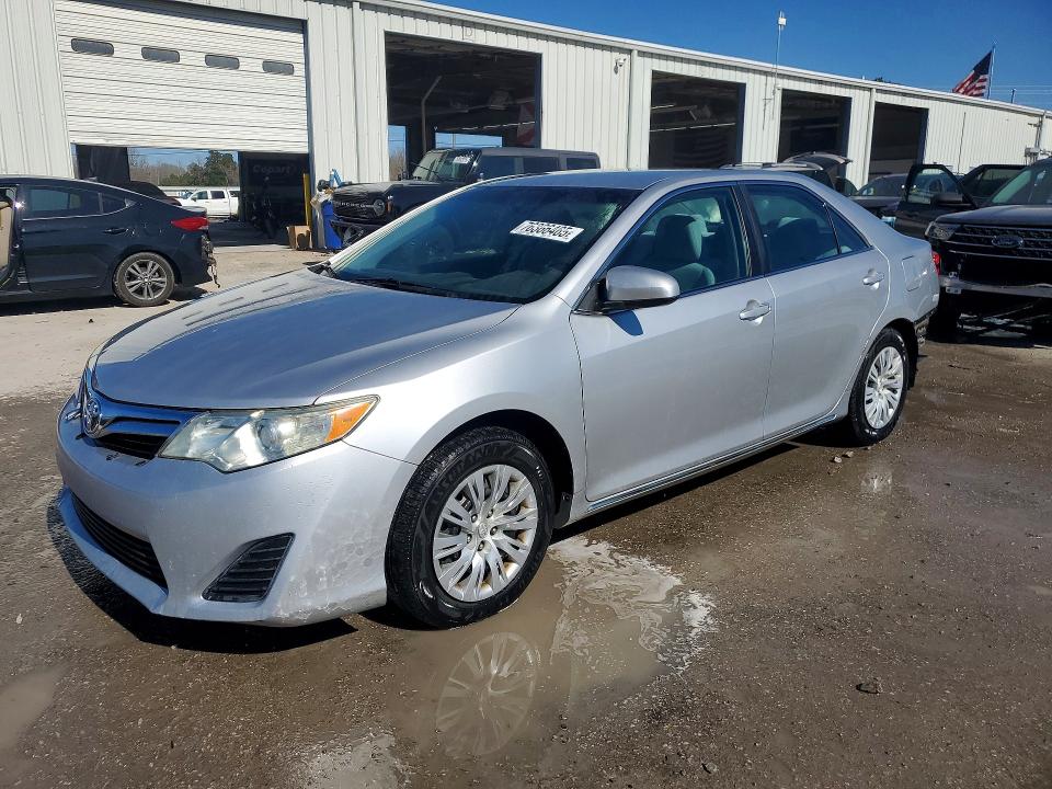 TOYOTA CAMRY BASE 2012 z numerem VIN 4T1BF1FK6CU075929 - Zdjęcie z aukcji