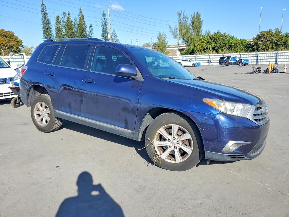 Photo 4 from auction – 2013 TOYOTA HIGHLANDER with VIN 5TDBK3EH9DS225121
