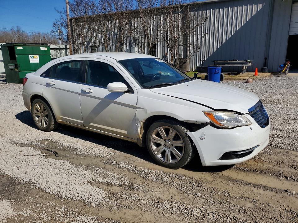Photo 4 from auction – 2013 CHRYSLER 200 with VIN 1C3CCBBB6DN516388