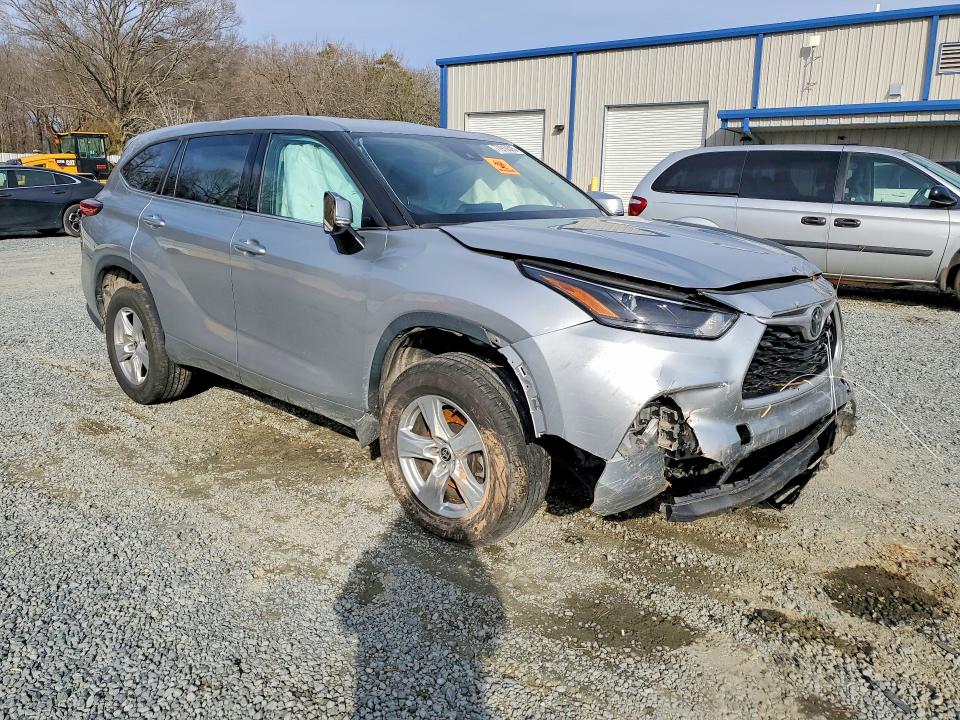 Photo 4 from auction – 2022 TOYOTA HIGHLANDER with VIN 5TDZZRAH5NS540387