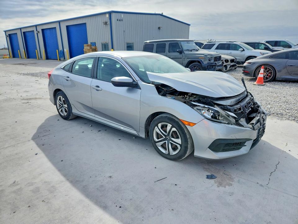 Photo 4 from auction – 2018 HONDA CIVIC with VIN 19XFC2F57JE006855