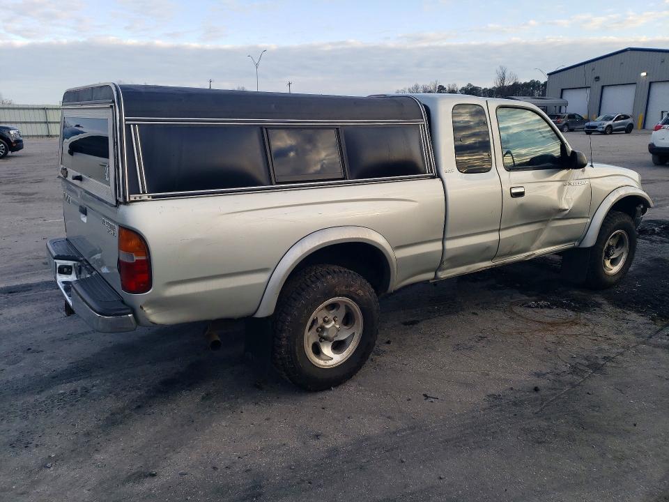Photo 3 from auction – 2000 TOYOTA TACOMA XTR with VIN 4TAWN72N8YZ601530
