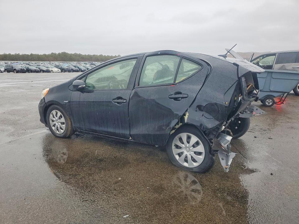 Photo 2 from auction – 2013 TOYOTA PRIUS C with VIN JTDKDTB36D1550762