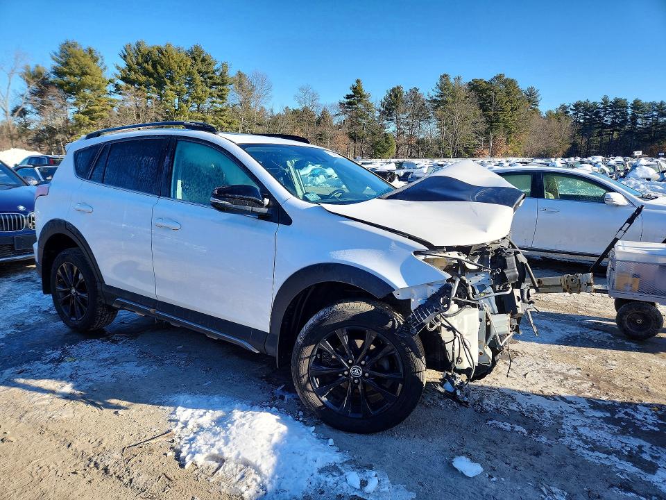 Photo 4 from auction – 2018 TOYOTA RAV4 ADVEN with VIN 2T3RFREV7JW733593