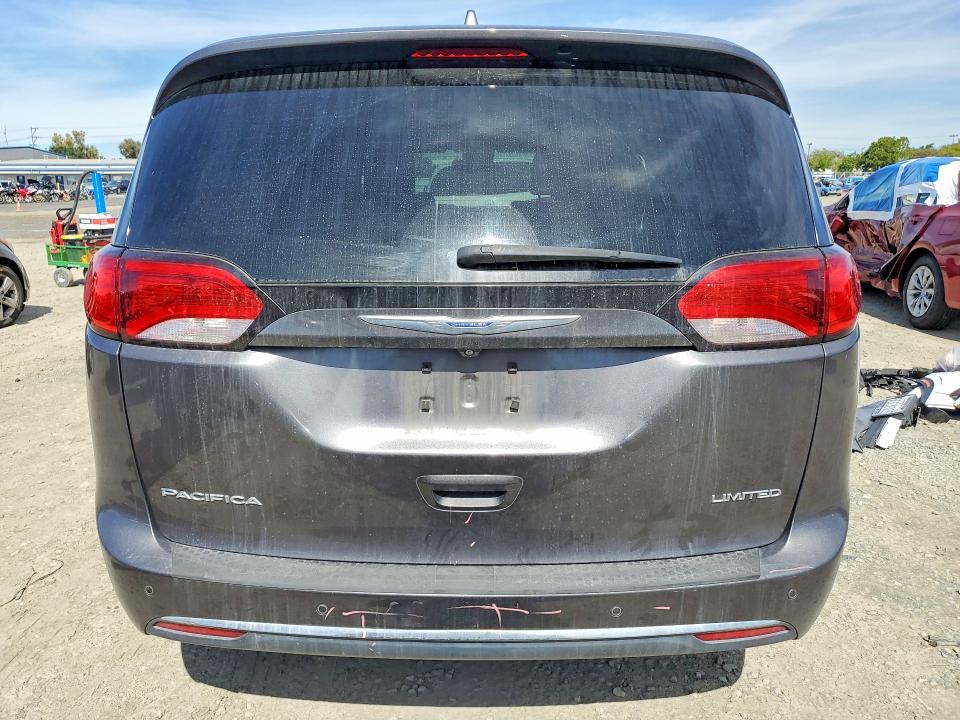 Photo 6 from auction – 2018 CHRYSLER PACIFICA with VIN 2C4RC1GG8JR357764