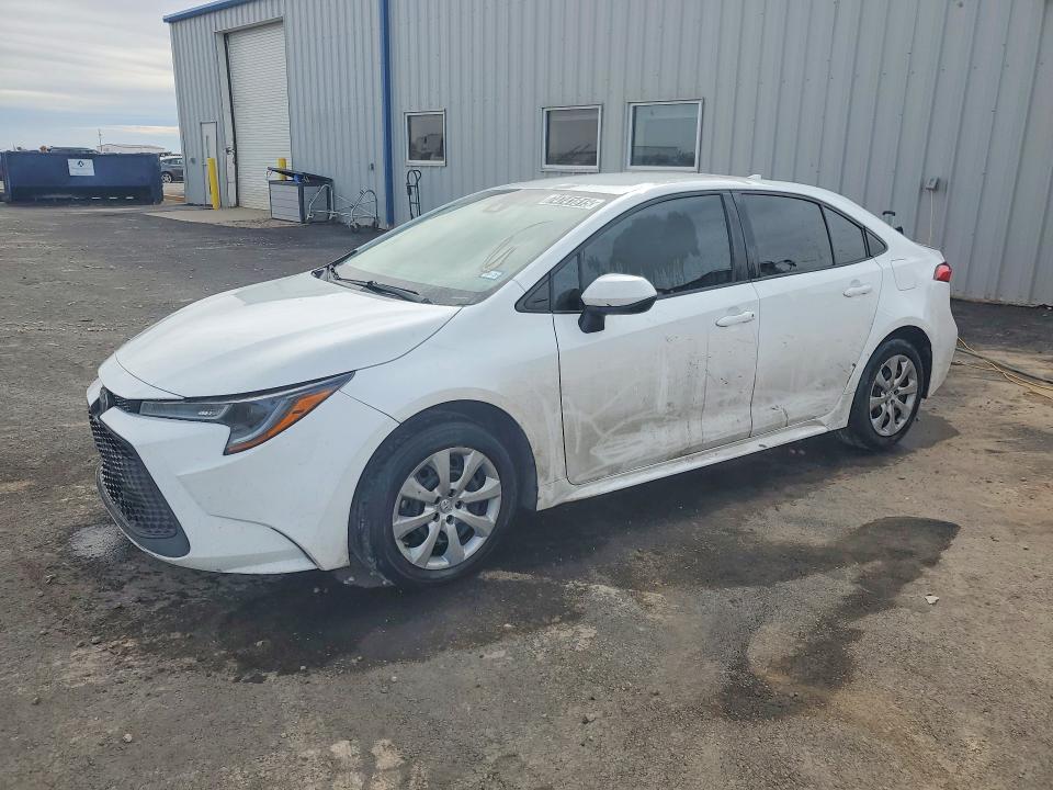 TOYOTA COROLLA LE 2022 with VIN 5YFEPMAE3NP323927 - Photo from auction