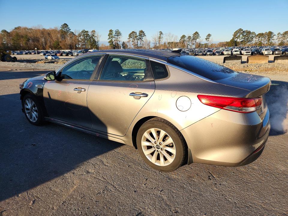 Photo 2 from auction – 2016 KIA OPTIMA with VIN 5XXGU4L3XGG067360