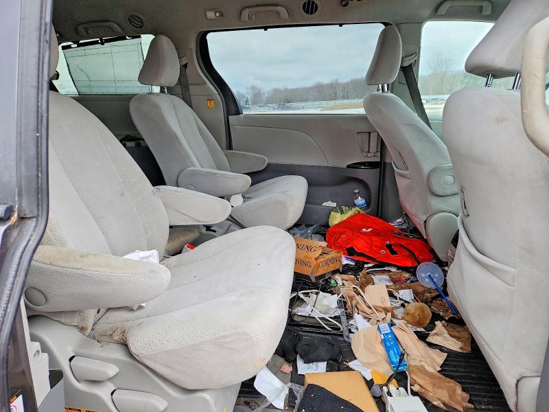 Photo 11 from auction – 2011 TOYOTA SIENNA with VIN 5TDJK3DC4BS023849