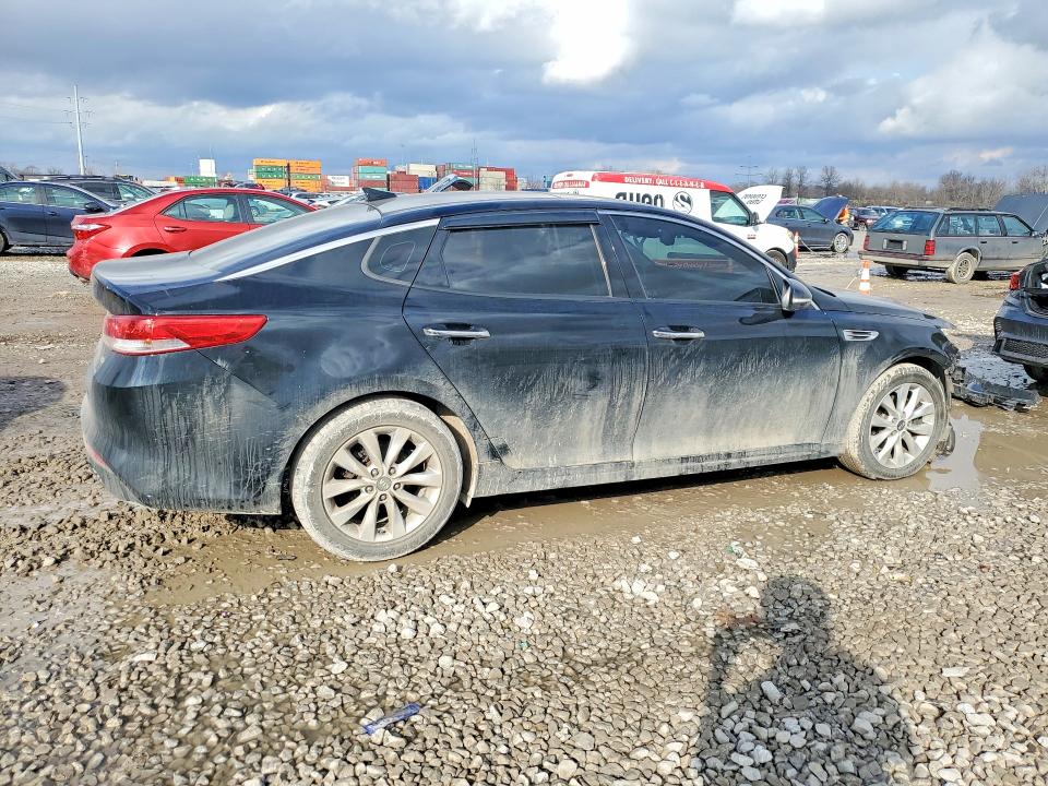 Photo 3 from auction – 2016 KIA OPTIMA with VIN 5XXGU4L31GG007984