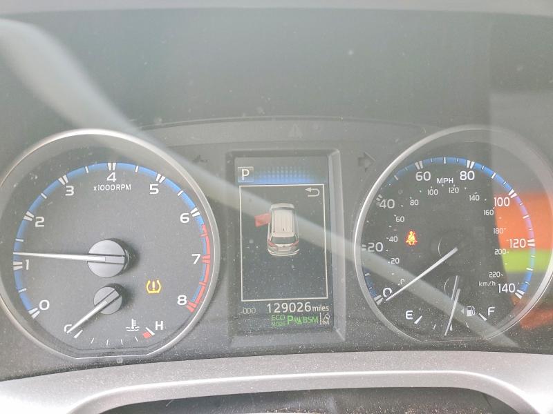 Photo 9 from auction – 2017 TOYOTA RAV4 with VIN JTMRFREV0HJ121695