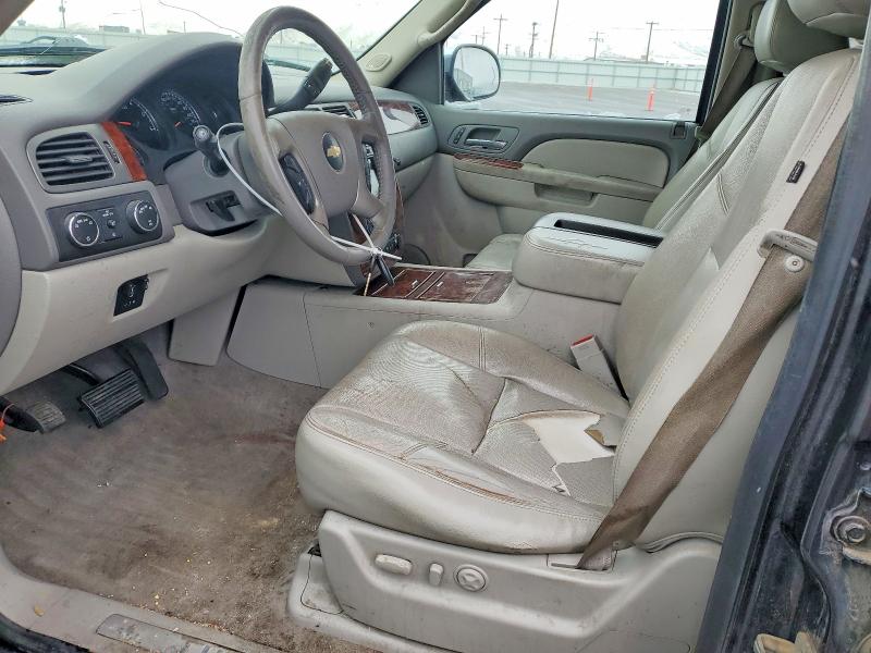 Photo 7 from auction – 2010 CHEVROLET SUBURBAN with VIN 1GNUKKE39AR186359
