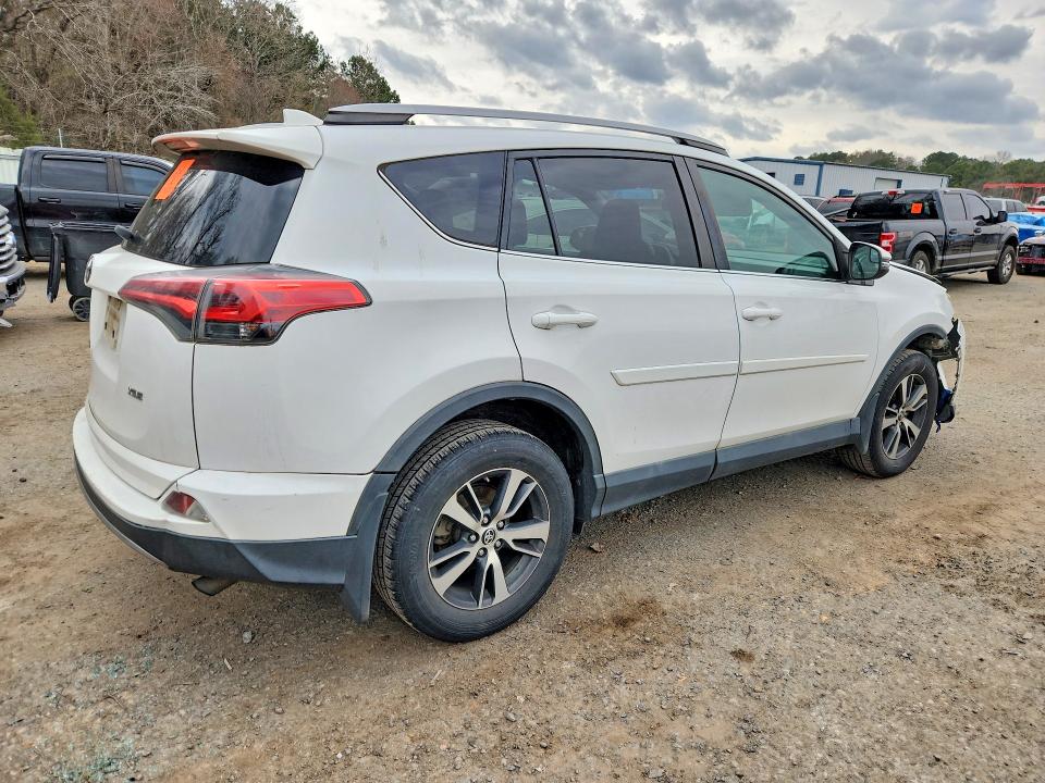 Photo 3 from auction – 2017 TOYOTA RAV4 with VIN 2T3WFREV4HW373714