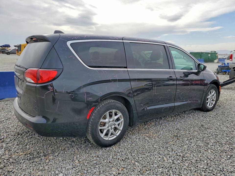 Photo 3 from auction – 2017 CHRYSLER PACIFICA with VIN 2C4RC1DG8HR552133