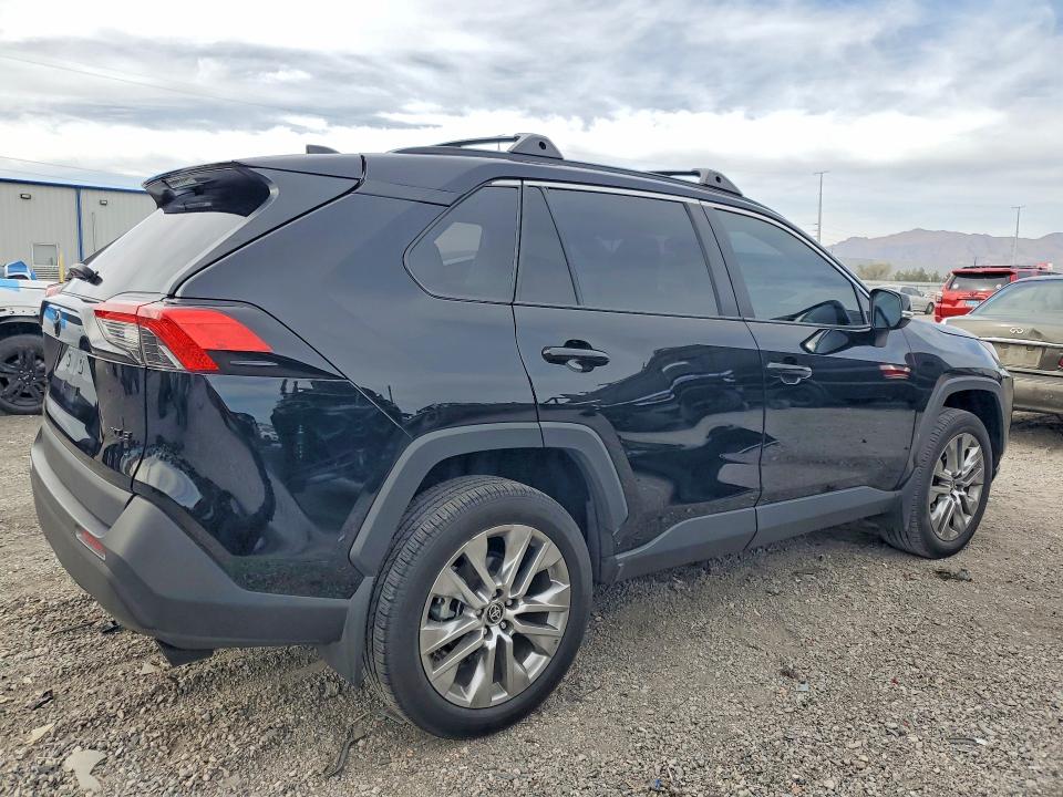Photo 3 from auction – 2023 TOYOTA RAV4 with VIN 2T3C1RFV0PW300404