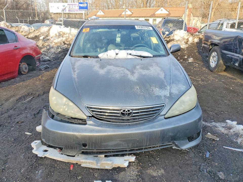 Photo 5 from auction – 2005 TOYOTA CAMRY LE with VIN JTDBE30K653035175