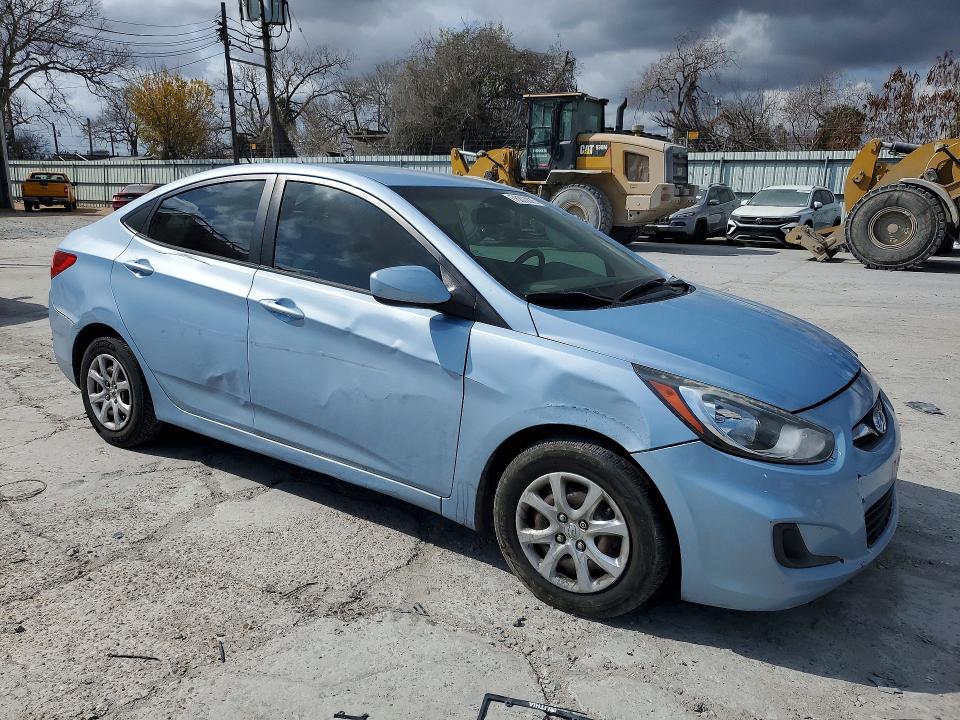 Photo 4 from auction – 2014 HYUNDAI ACCENT with VIN KMHCT4AE1EU752503