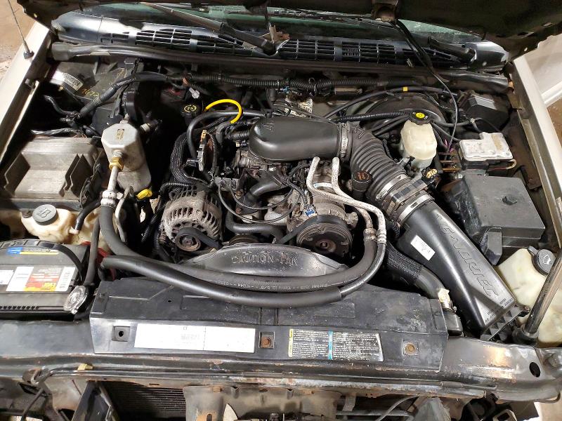 Photo 11 from auction – 2002 CHEVROLET BLAZER with VIN 1GNDT13W42K199745