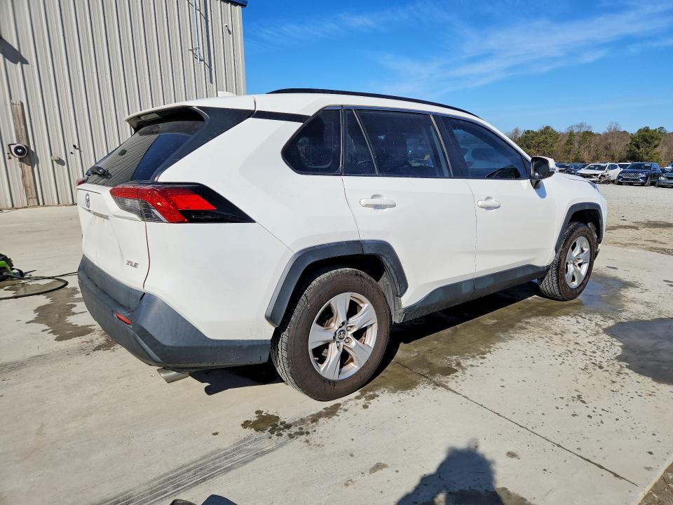 Photo 3 from auction – 2019 TOYOTA RAV4 with VIN JTMW1RFV4KD016826