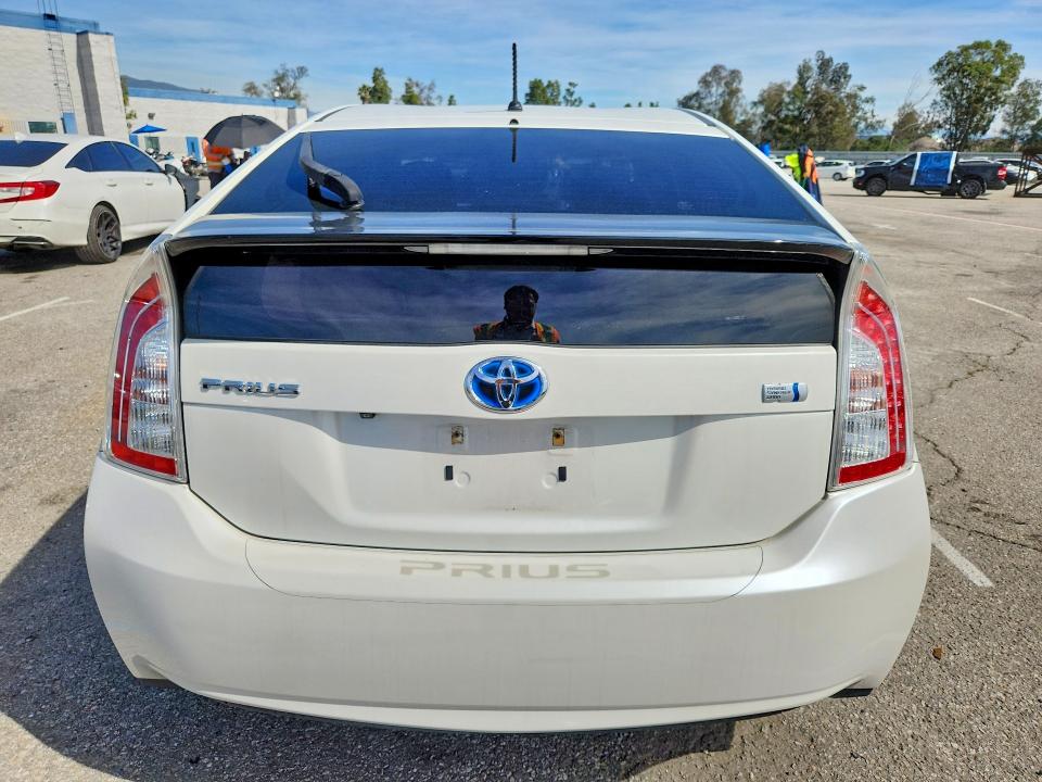 Photo 6 from auction – 2015 TOYOTA PRIUS with VIN JTDKN3DUXF0476550