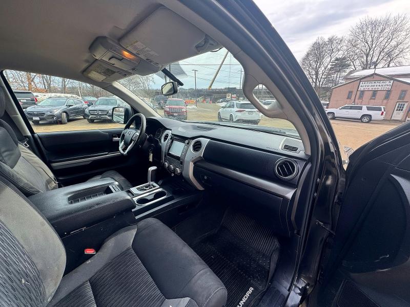 Photo 5 from auction – 2017 TOYOTA TUNDRA CRE with VIN 5TFDY5F17HX624243