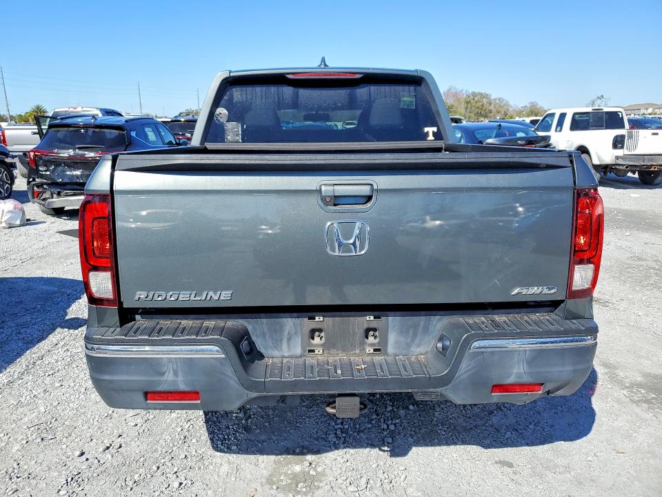 Photo 6 from auction – 2017 HONDA RIDGELINE with VIN 5FPYK3F61HB028307