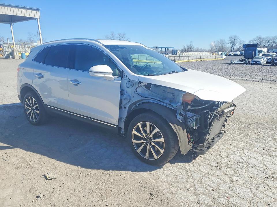 Foto 4 de la subasta – 2019 LINCOLN MKC con VIN 5LMCJ3D92KUL38198