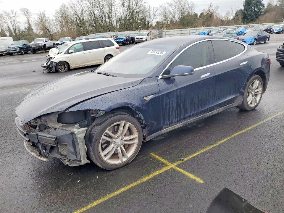 TESLA MODEL S 2013 with VIN 5YJSA1CN8DFP06224 - Photo from auction
