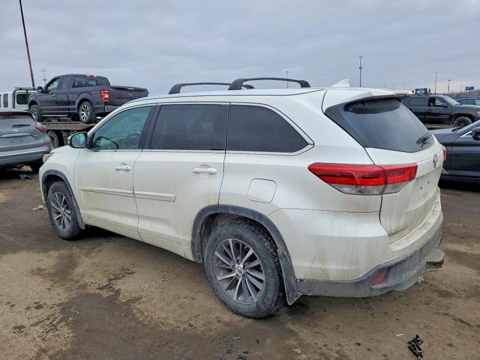 Photo 2 from auction – 2018 TOYOTA HIGHLANDER with VIN 5TDJZRFH4JS542034
