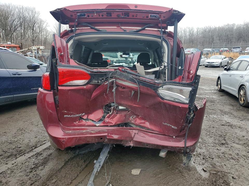 Photo 6 from auction – 2018 CHRYSLER PACIFICA with VIN 2C4RC1GG8JR210506