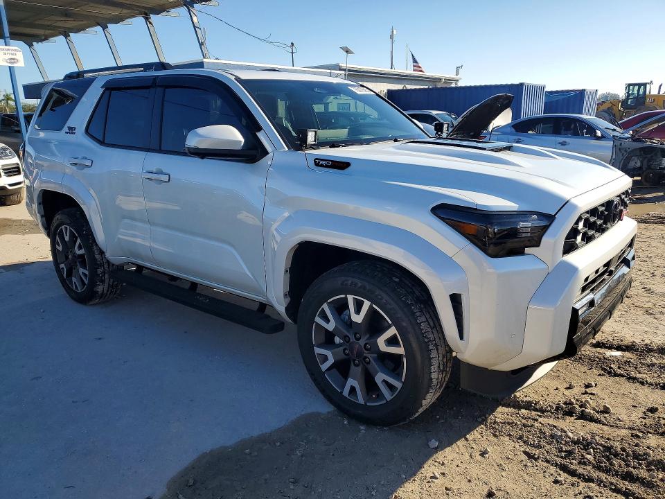 Zdjęcie 4 z aukcji – 2025 TOYOTA 4RUNNER SR z VIN JTEVA5BR5S5038661