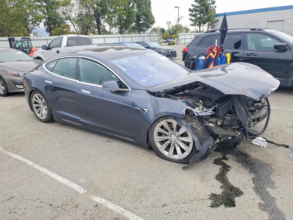 Photo 4 from auction – 2018 TESLA MODEL S with VIN 5YJSA1E20JF282651